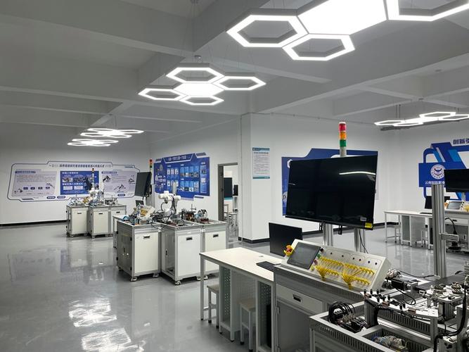 智能制造创新实训基地与智能基础制造装备销售 产教融合的新引擎